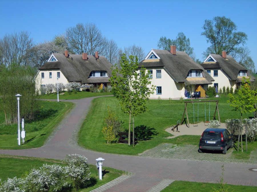 Komfortables Reetdachferienhaus Hasel 1 Puddemin Exterior photo